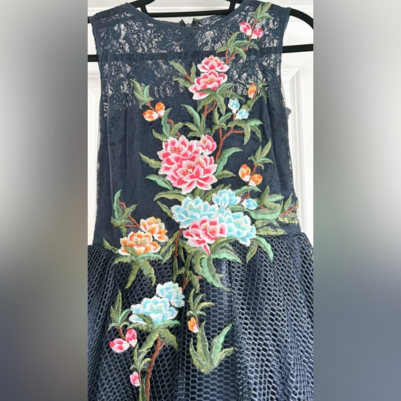 Navy midi dress with gorgeous floral embroidery on the front. - Picture 2 of 4